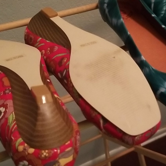 Shoes - Picture 3 of 4